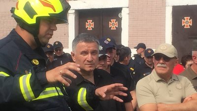 Під Рівним почались навчання силовиків. Прибув Аваков Під Рівним почались навчання силовиків. Прибув Аваков