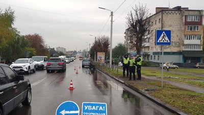 На Рівненщині авто наїхало на візок з немовлям – поліція На Рівненщині авто наїхало на візок з немовлям – поліція