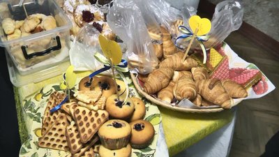 У луцькому ліцеї влаштували ярмарок, щоб зібрати гроші на військові рації У луцькому ліцеї влаштували ярмарок, щоб зібрати гроші на військові рації