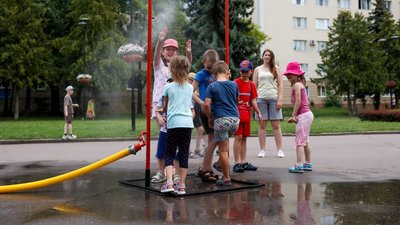 "Допомагають рятуватися в спеку": в райцентрах Рівненщини рятувальники розмістили водні рамки "Допомагають рятуватися в спеку": в райцентрах Рівненщини рятувальники розмістили водні рамки