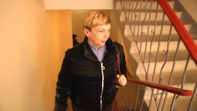 Мешканка багатоповерхівки часто ходить пішки на дев'ятий поверх. 8 листопада 2022 рік Мешканка багатоповерхівки часто ходить пішки на дев'ятий поверх. 8 листопада 2022 рік
