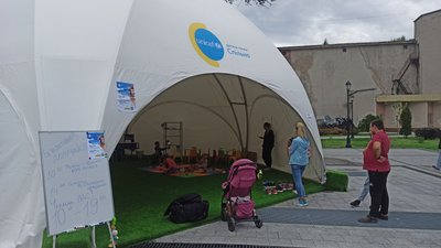 Перший в області мобільний дитячий намет від ЮНІСЕФ розмістили у Житомирі Перший в області мобільний дитячий намет від ЮНІСЕФ розмістили у Житомирі