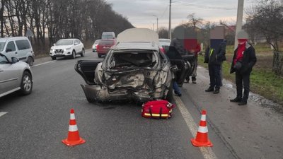 Потрійна ДТП на Львівщині. Біля міста Городок ускладнений рух транспорту Потрійна ДТП на Львівщині. Біля міста Городок ускладнений рух транспорту