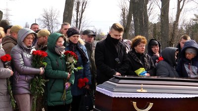 У Житомирі попрощалися з двома десантниками – Артемом Пастовенським і Максимом Богдановичем У Житомирі попрощалися з двома десантниками – Артемом Пастовенським і Максимом Богдановичем