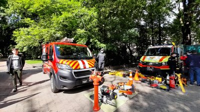 У Львові правоохоронці та надзвичайники розповіли дітям про особливості роботи У Львові правоохоронці та надзвичайники розповіли дітям про особливості роботи