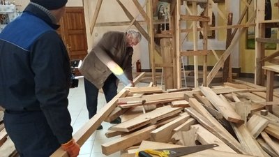 У Тернополі встановлюють найбільшу в Україні Різдвяну шопку У Тернополі встановлюють найбільшу в Україні Різдвяну шопку