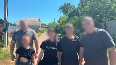 Артем, Ольга та Максим Мамотові, з Люботина