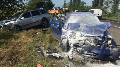 У ДТП на Миколаївщині зіткнулися чотири автомобілі. Двоє людей загинули