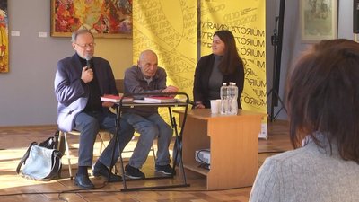Перекладачі Марк Бєлорусець та Петро Рихла презентували Антологію сучасної поезії зі Швейцарії. Перекладачі Марк Бєлорусець та Петро Рихла презентували Антологію сучасної поезії зі Швейцарії.