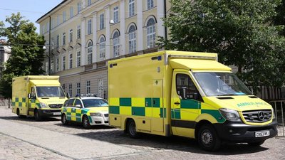 Громада Кембриджа передала Львову три автомобілі швидкої допомоги
