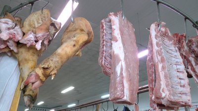 Ціни на свіже м’ясо на луцьких ринках знизились на 20% Ціни на свіже м’ясо на луцьких ринках знизились на 20%