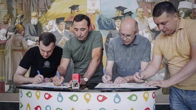 У Полтаві погасили нову поштову марку "Україна-мати" У Полтаві погасили нову поштову марку "Україна-мати"