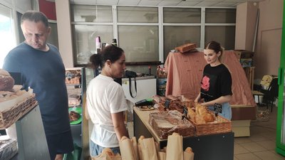 Переселенці з Донеччини відкрили пекарню в Дніпрі та возять хліб до Торецька Переселенці з Донеччини відкрили пекарню в Дніпрі та возять хліб до Торецька