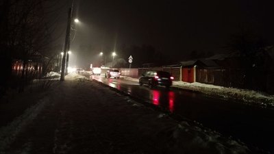 Вулиця підсвічується ліхтарями, Київ без світла
