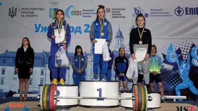 Рекорд та дві медалі: волинські важкоатлетки стали призерками кубка України
