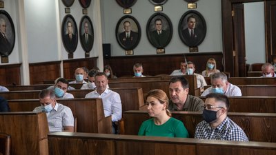 На фото справа — депутати Віталій Гавриш та Аліна Олевич На фото справа — депутати Віталій Гавриш та Аліна Олевич