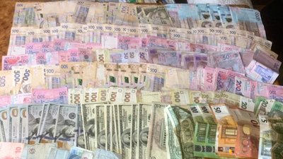 На Закарпатті сімох чоловіків підозрюють у розповсюдженні метамфетаміну і канабісу На Закарпатті сімох чоловіків підозрюють у розповсюдженні метамфетаміну і канабісу