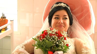 На Житомирщині Олеся та Андрій Мінасови у день свого весілля пішли здавати кров На Житомирщині Олеся та Андрій Мінасови у день свого весілля пішли здавати кров