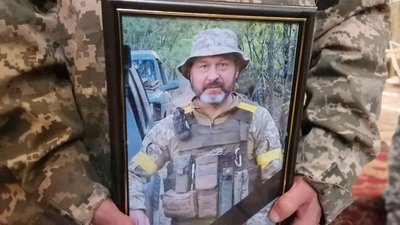 У Луцьку провели в останню путь загиблих бійців Ігоря Бохонюка і Романа Волошкіна У Луцьку провели в останню путь загиблих бійців Ігоря Бохонюка і Романа Волошкіна