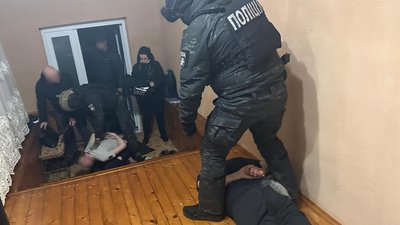 Затримання підозрюваних в організації схеми виїзду для військовозобов'язаних
