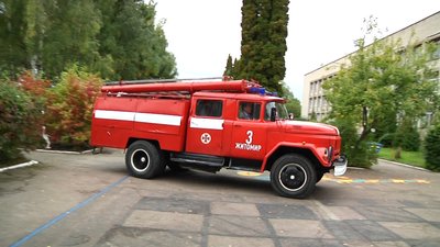 У Житомирі поліцейські та рятувальники провели уроки для дітей з вадами слуху У Житомирі поліцейські та рятувальники провели уроки для дітей з вадами слуху