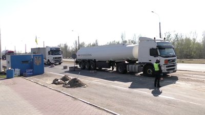 Між Херсоном та Олешками через карантин другий день працює блокпост
