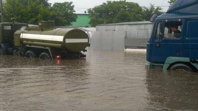 У Мелітополі для ліквідації наслідків зливи залучали рятувальників