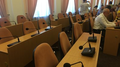 Кворум зібрався: у Полтаві розпочали сесію міськради без трьох фракцій
