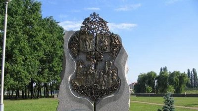 У столиці демонтують пам'ятник дружби міст Києва та Москви