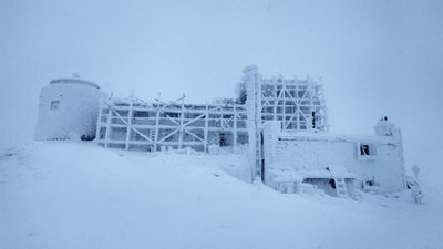 Синоптики попереджають про сніголавинну небезпеку в Карпатах Синоптики попереджають про сніголавинну небезпеку в Карпатах
