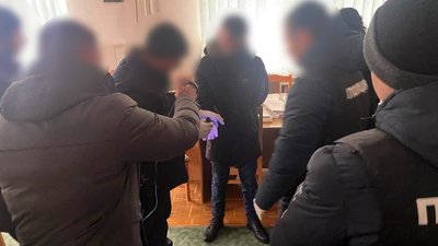 На хабарі затримали посадовця облавтодора з Волині
