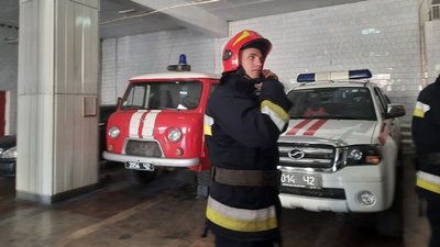 Представники ДСНС Одещини надають допомогу у пунктах обігріву, що розгорнули на державному кордоні