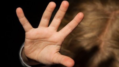 В Одесі жінку оштрафували на 850 грн за побиття доньки гарячою пательнею