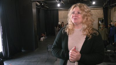 У Франківську показали документальну виставу за жіночими історіями та їхнім досвідом війни У Франківську показали документальну виставу за жіночими історіями та їхнім досвідом війни