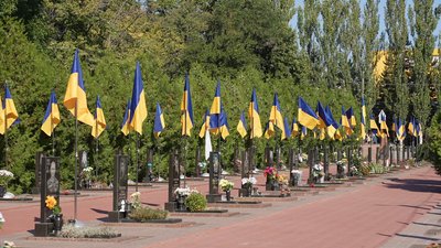 У Кропивницькому вшанували загиблих захисників і захисниць У Кропивницькому вшанували загиблих захисників і захисниць