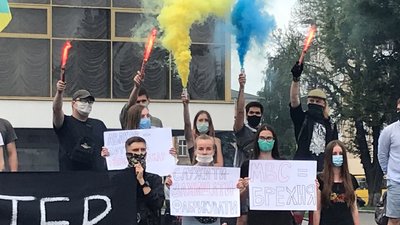 Лучани доєдналися до Всеукраїнської акції "200 днів брехні" Лучани доєдналися до Всеукраїнської акції "200 днів брехні"
