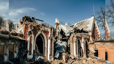 Львівська художниця створила паперову модель зруйнованої чернігівської бібліотеки Львівська художниця створила паперову модель зруйнованої чернігівської бібліотеки