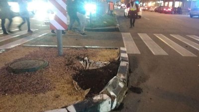 Наїзд на трьох пішоходів у Харкові: водія легковика затримали Наїзд на трьох пішоходів у Харкові: водія легковика затримали