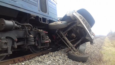 Потяг «Київ-Солотвино» зіткнувся сьогодні з автомобілем на Закарпатті