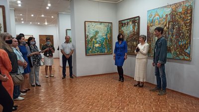 У галереї мистецтв ЧНУ відкрили виставку миколаївського художника Андрія Антонюка
