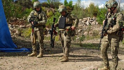"Захищаємо своє". Батько з двома синами вступили в бригаду тероборони Кіровоградської області "Захищаємо своє". Батько з двома синами вступили в бригаду тероборони Кіровоградської області