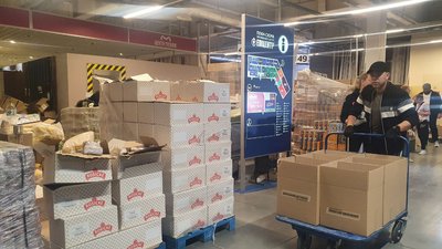 Одеські волонтери передали майже 30 тисяч продуктових наборів у район Миколаївщини Одеські волонтери передали майже 30 тисяч продуктових наборів у район Миколаївщини