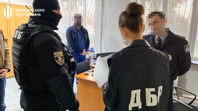 "Кришування вирубки лісу": на Харківщині обшукували поліцейських "Кришування вирубки лісу": на Харківщині обшукували поліцейських