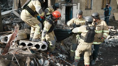 дістали тіло з-під завалів будинку у Харкові