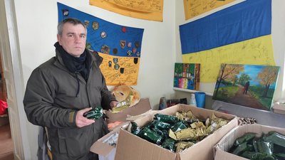 Дефібрилятор та апарат штучної вентиляції легень: з Польщі передали евакуаційне авто для волинської бригади Дефібрилятор та апарат штучної вентиляції легень: з Польщі передали евакуаційне авто для волинської бригади
