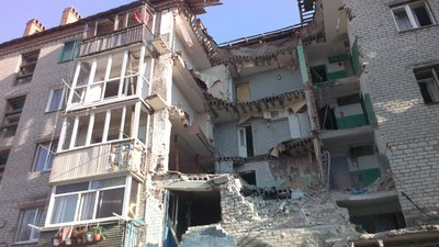 У Слов’янську до будинку, у який влучив снаряд будують крамницю