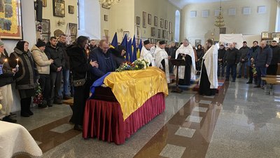 У Полтаві прощаються зі снайпером Володимиром Ропотилом У Полтаві прощаються зі снайпером Володимиром Ропотилом