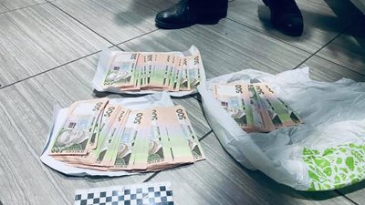 300 тисяч підроблених гривень: на Прикарпатті затримали фальшивомонетників із Полтавщини 300 тисяч підроблених гривень: на Прикарпатті затримали фальшивомонетників із Полтавщини