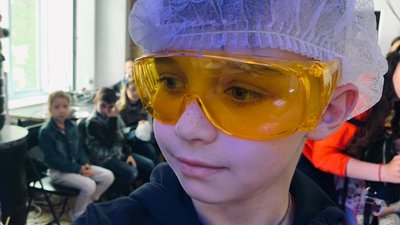 У Чернівцях провели наукове шоу для дітей-переселенців У Чернівцях провели наукове шоу для дітей-переселенців