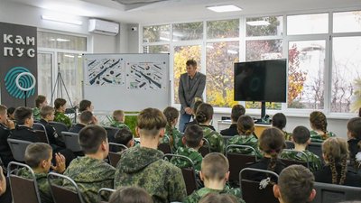 Мілітаризація дітей у Криму — окупанти організовують військові навчання у школах